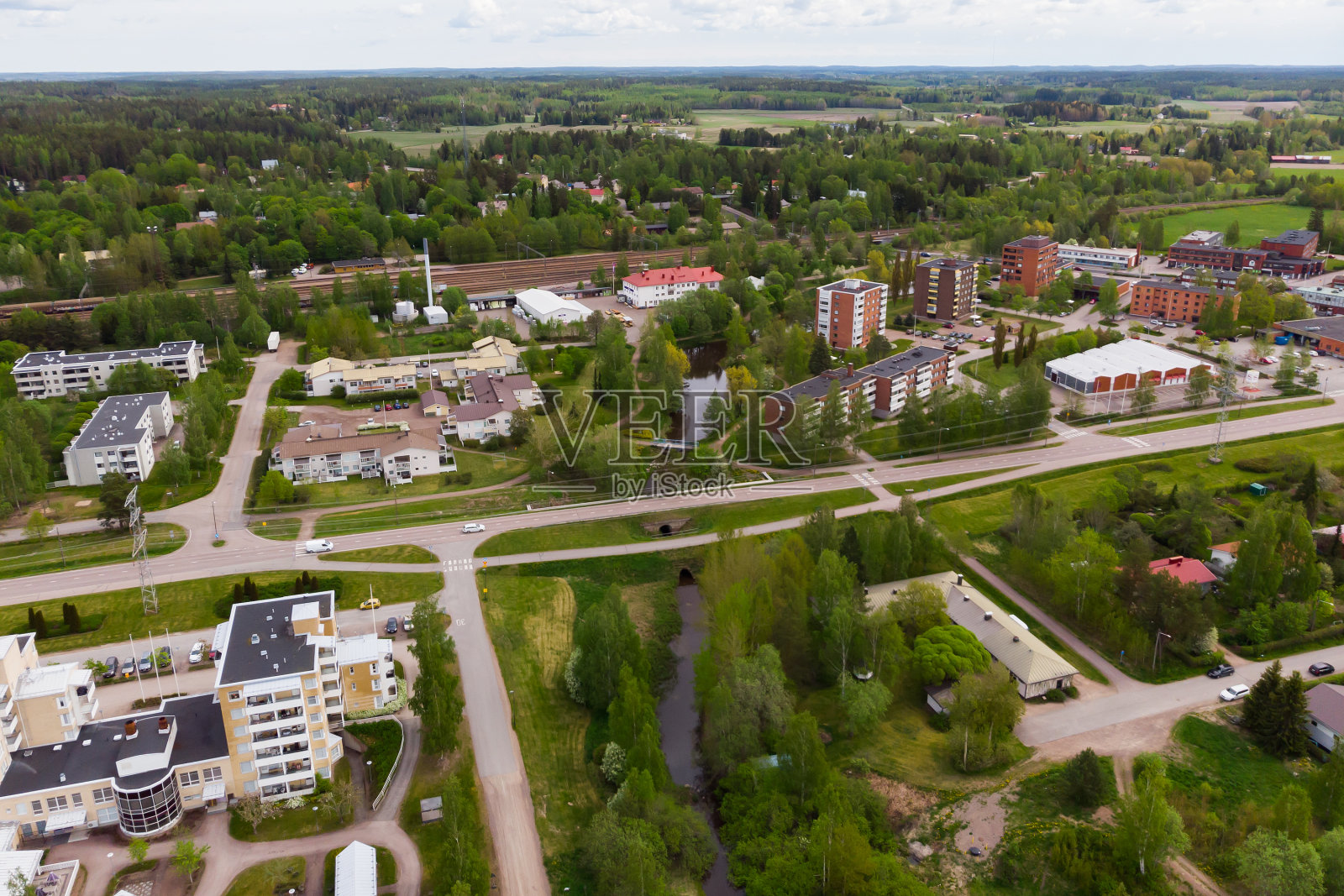 芬兰Inkeroinen城市的空中全景。照片摄影图片