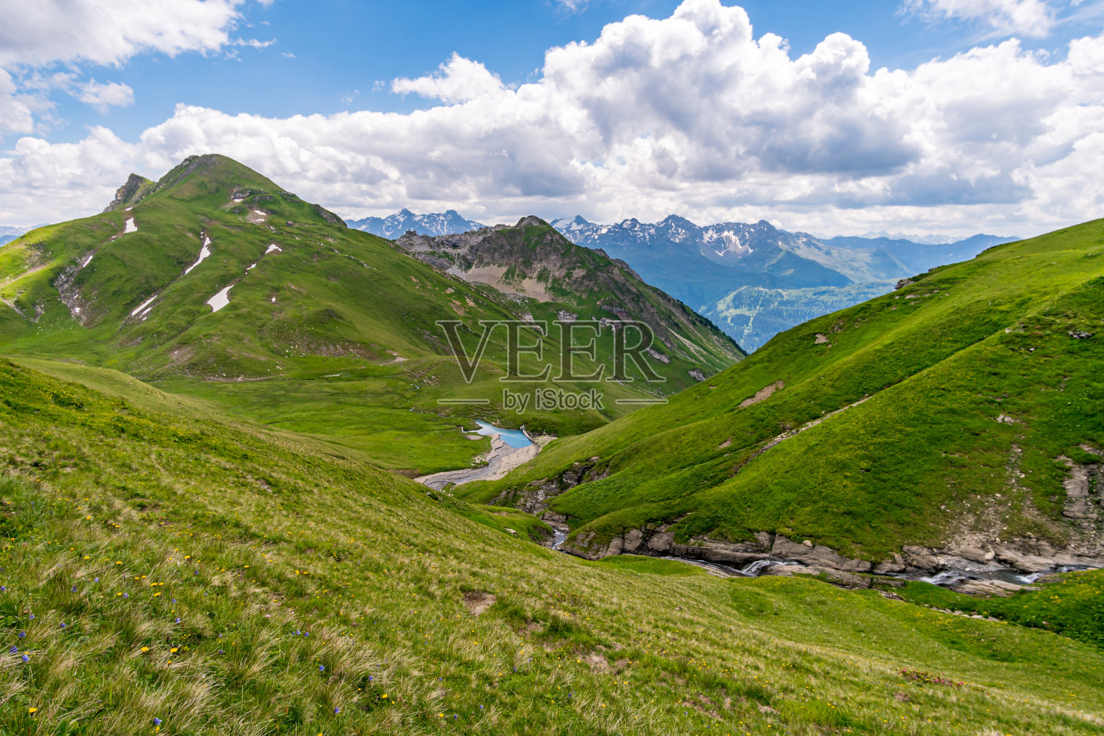 在奥地利佛拉尔伯格的勒夸伦山脉进行美妙的徒步旅行照片摄影图片