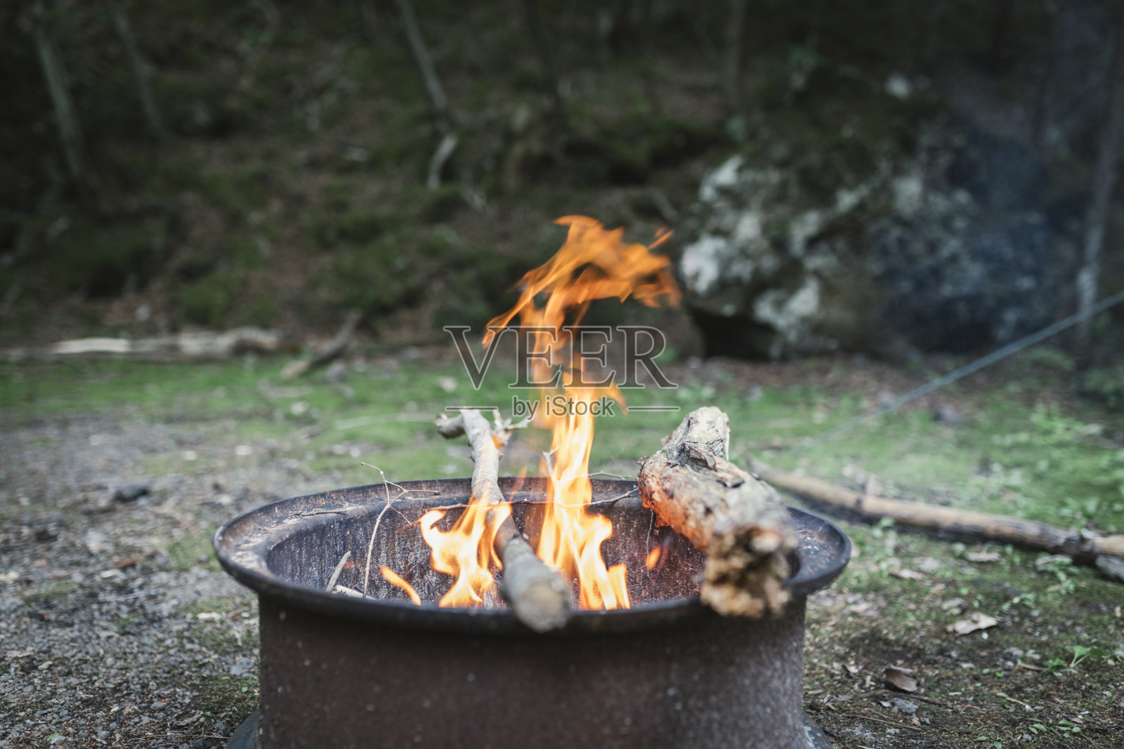 一堆篝火照片摄影图片