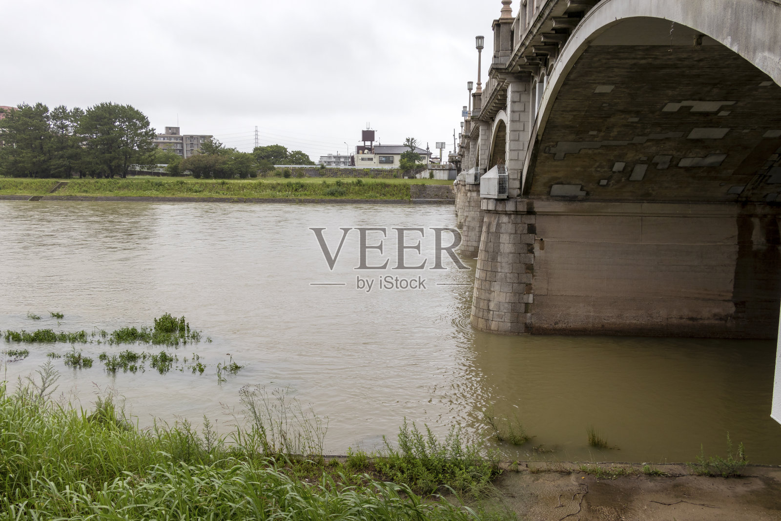 河水泛滥照片摄影图片
