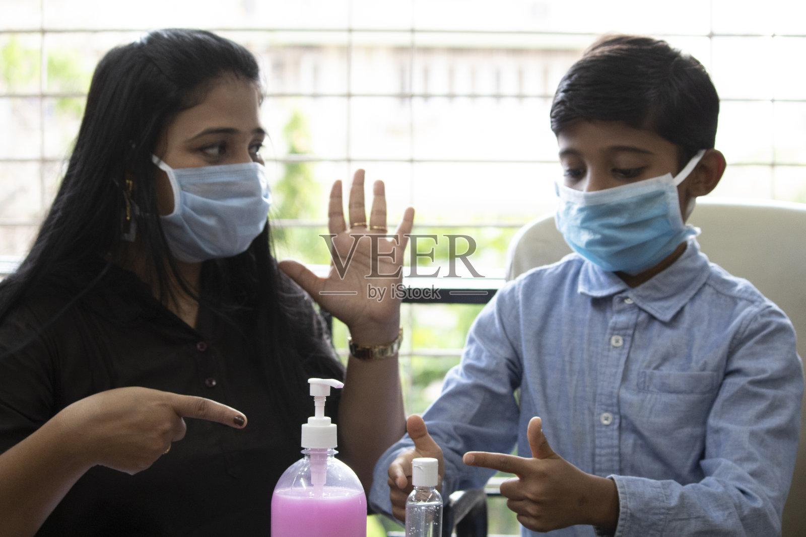 保持双手清洁照片摄影图片