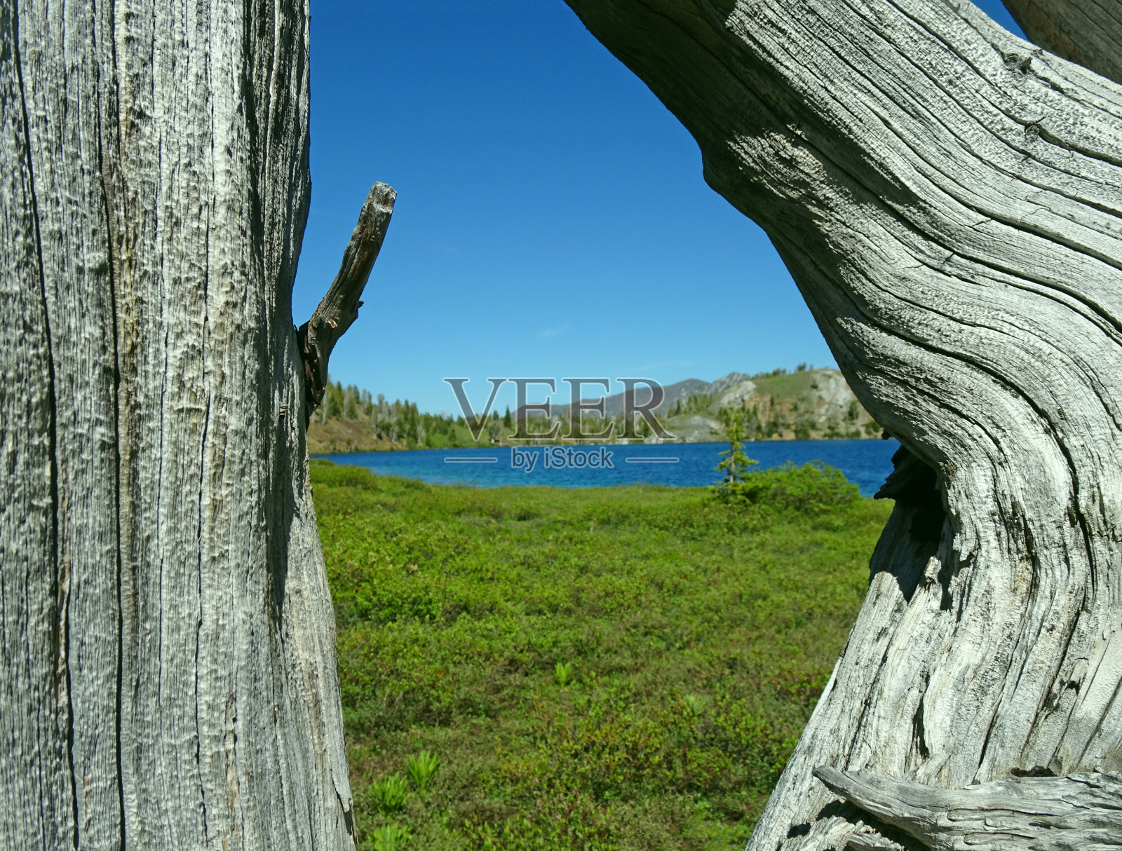 徒步前往冰湖照片摄影图片