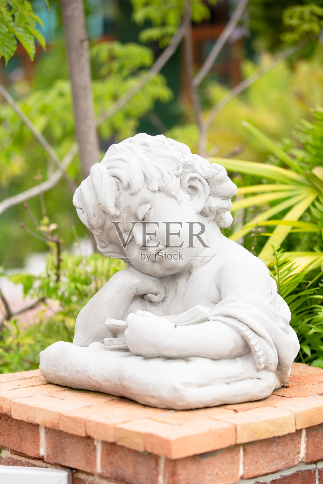 公园里的佛像照片摄影图片