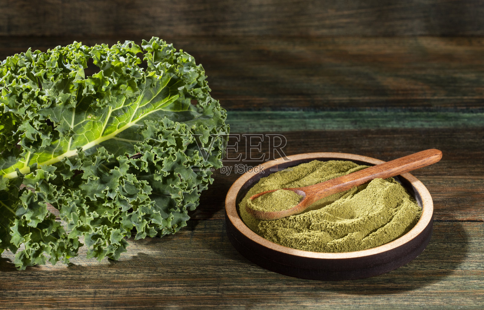 甘蓝的叶子和粉末照片摄影图片