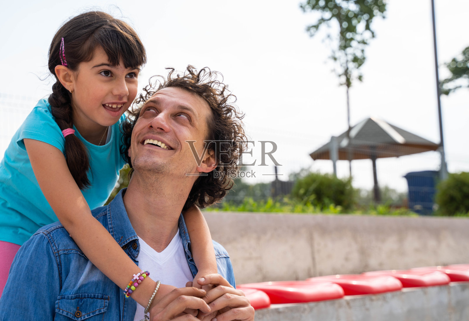 单身父亲-待在家里的父亲概念照片摄影图片