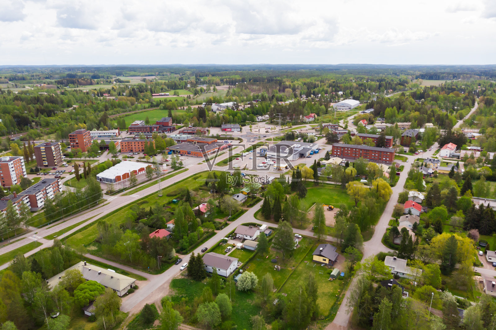 芬兰Inkeroinen城市的空中全景。照片摄影图片