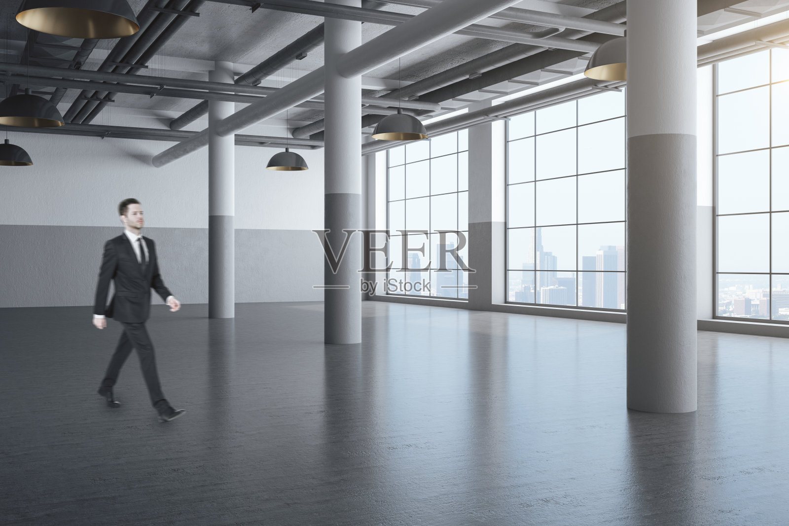 商人走在有柱子的大厅里照片摄影图片