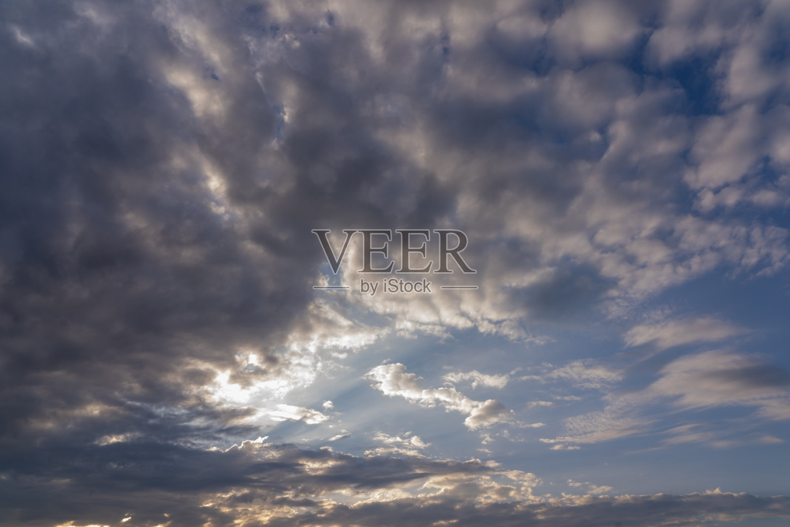 天空的云。蓝天上美丽的白云。照片摄影图片