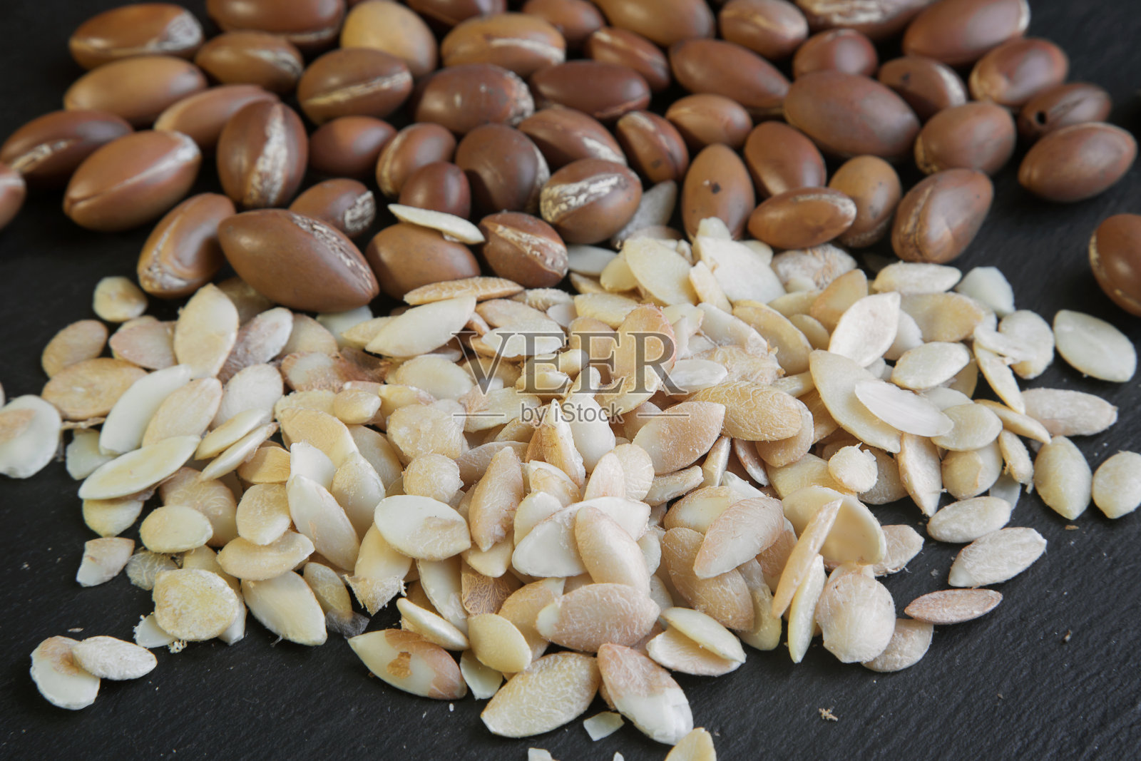 传统的摩洛哥坚果。坚果种子(阿甘棘)。近距离照片摄影图片