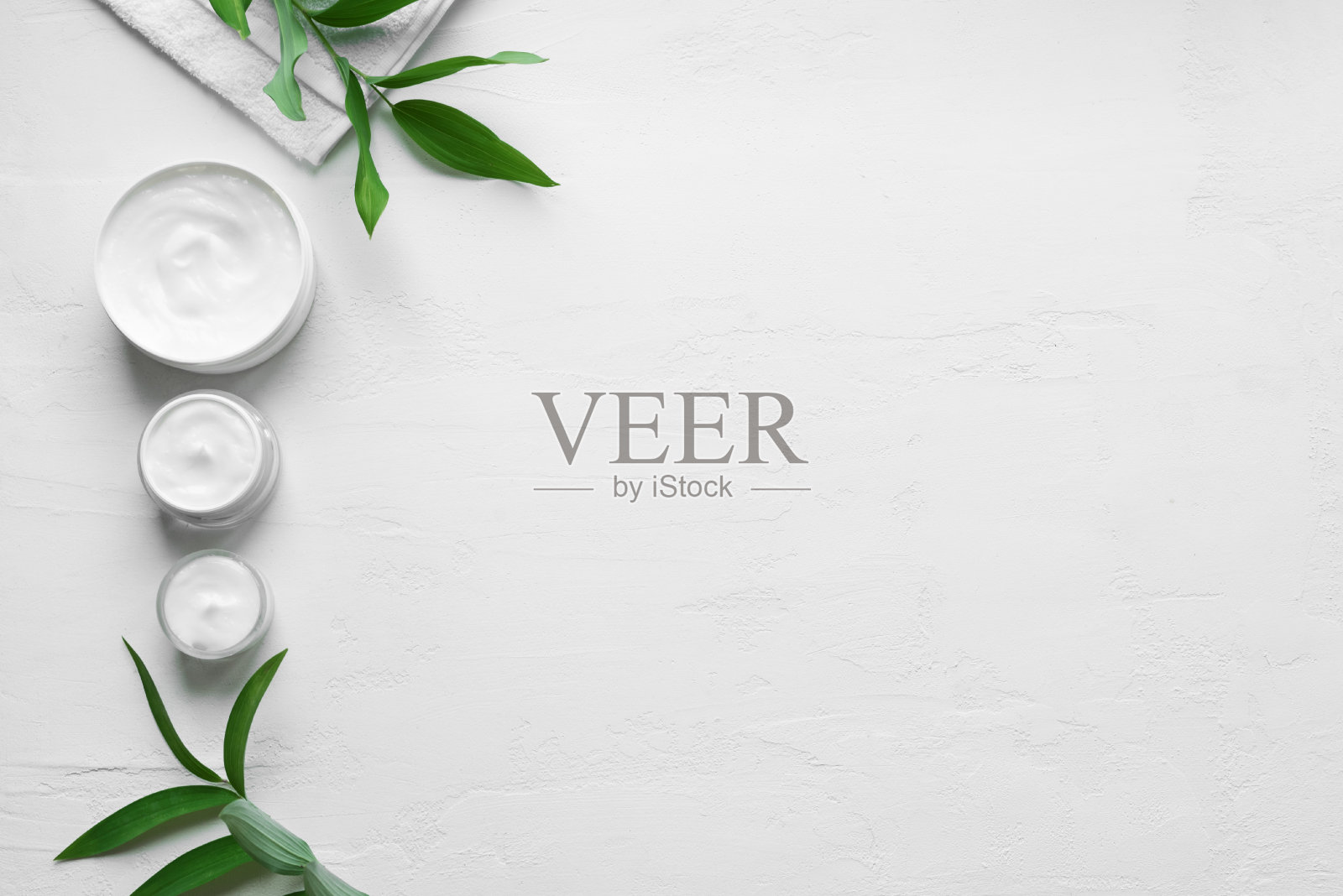 天然护肤霜和树叶照片摄影图片