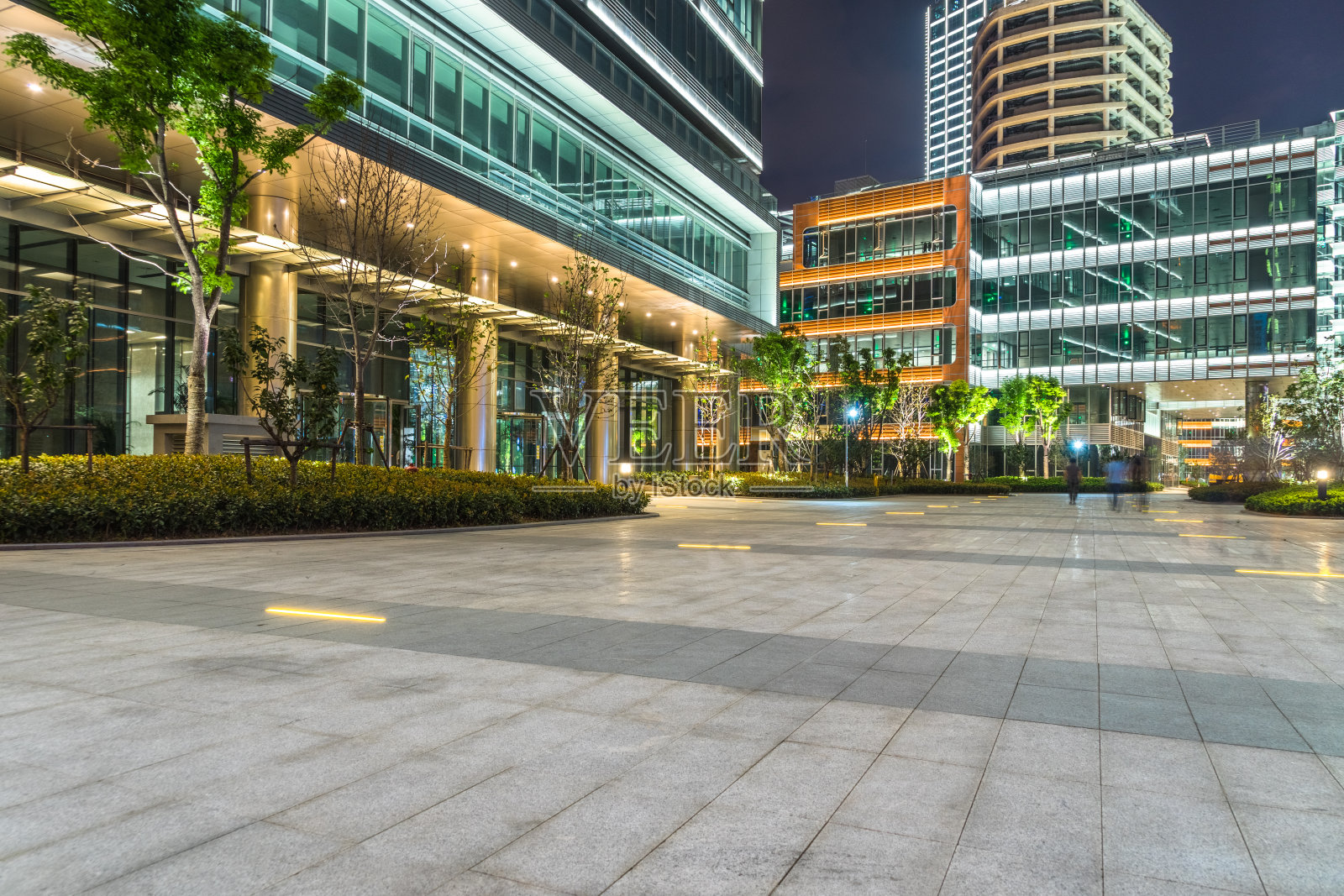 城市建筑入口停车场照片摄影图片