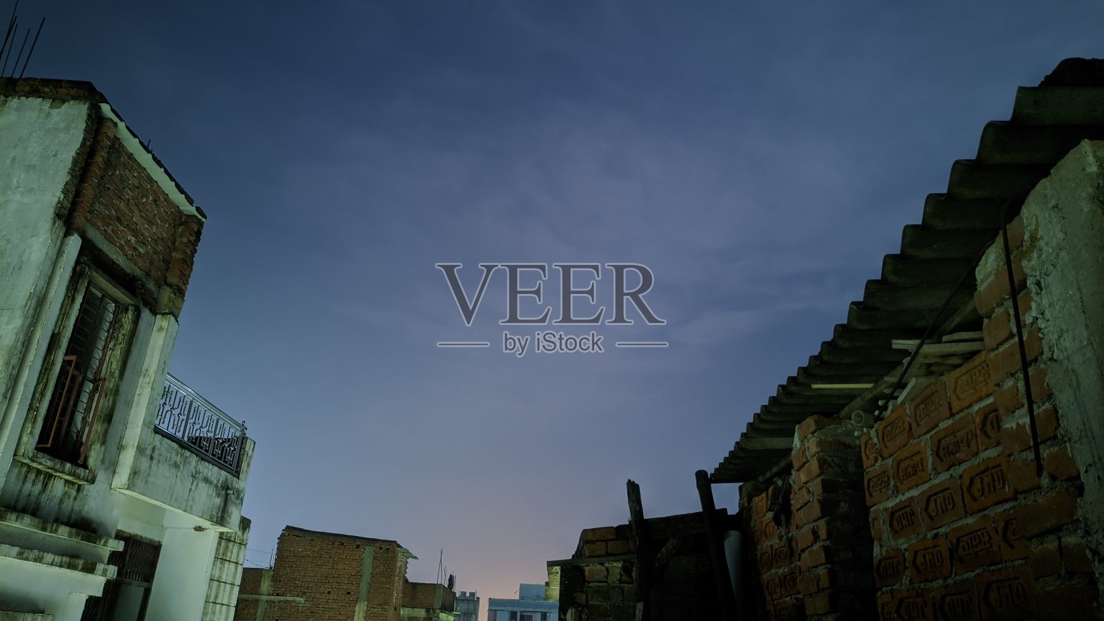 这是2020年7月4日拍摄的令人惊叹的夜空。照片摄影图片