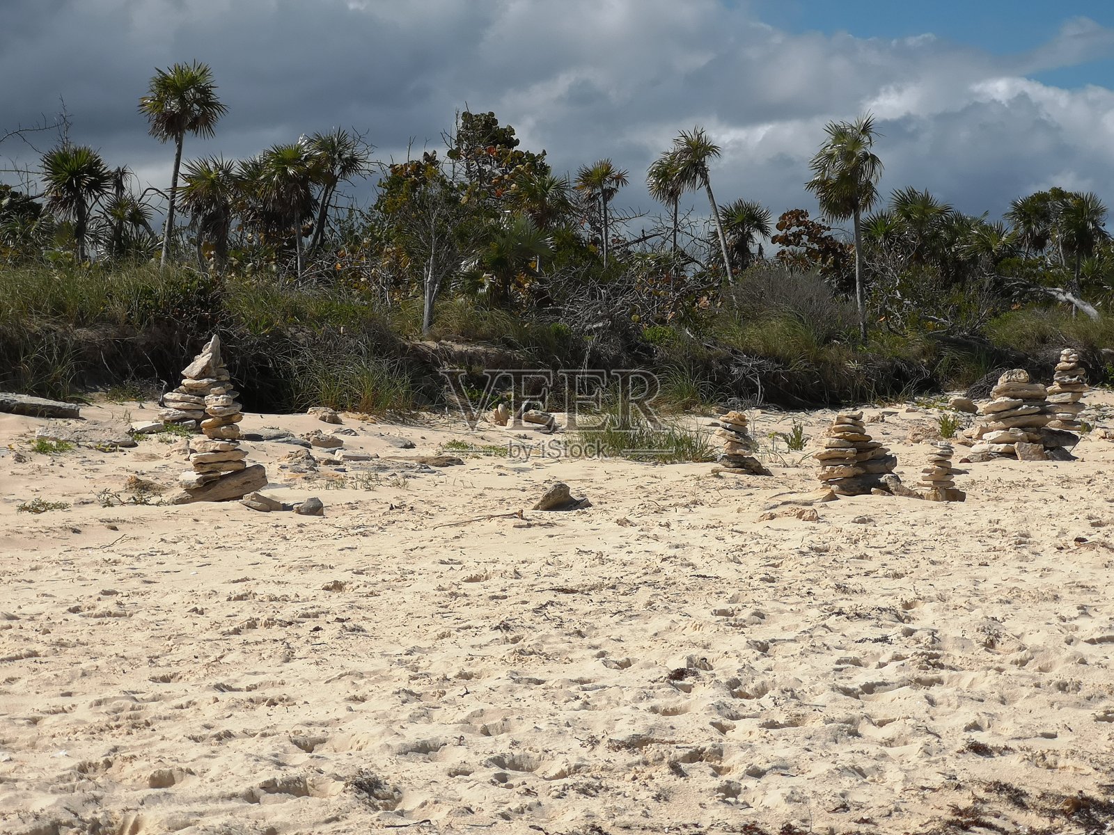 海滩上的景色照片摄影图片