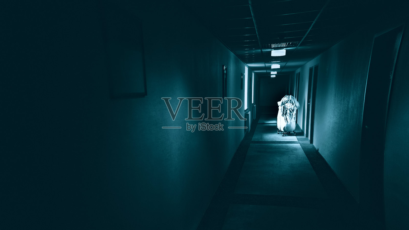 酒店里可怕的走廊,可怕的黑暗走廊照片摄影图片