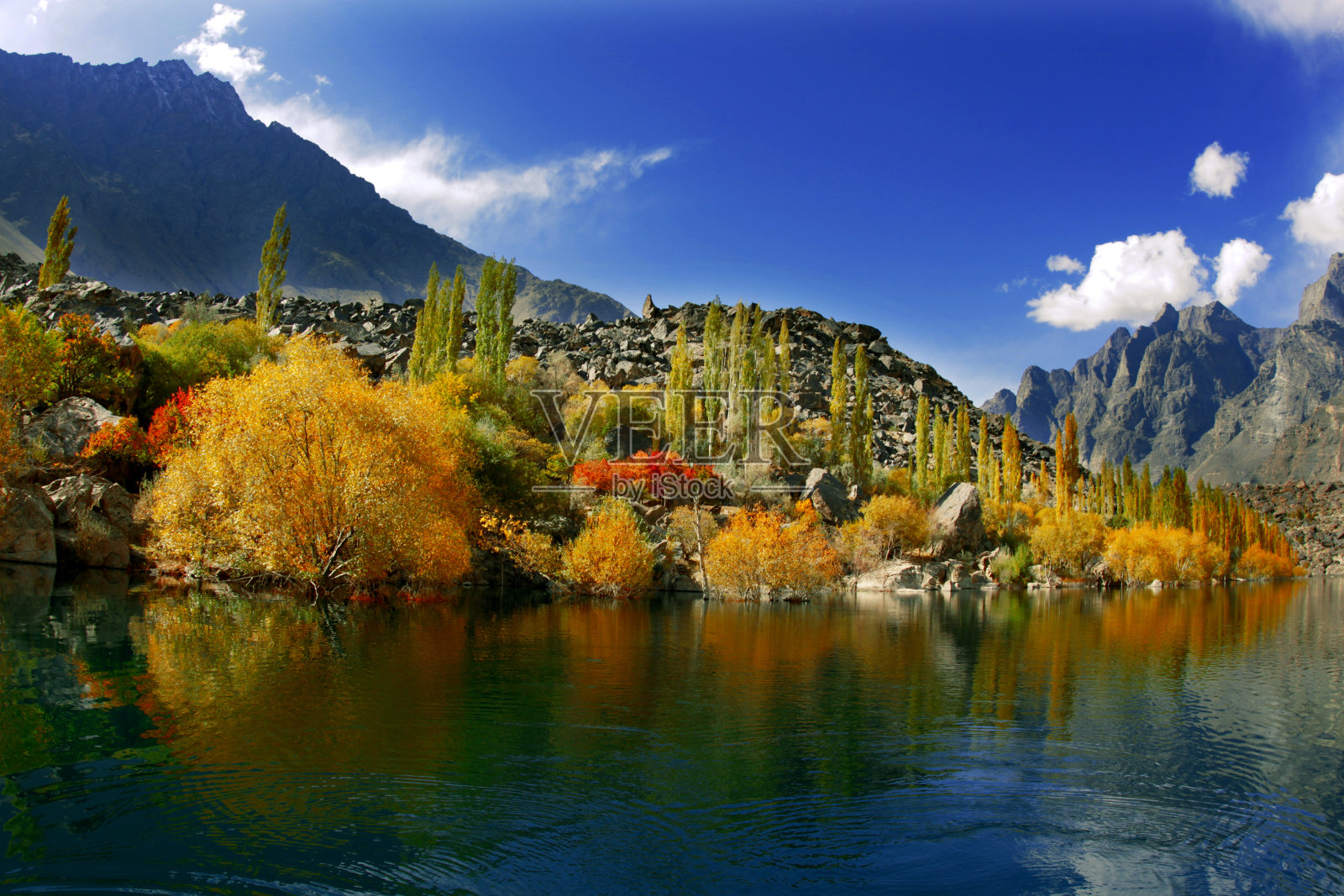 巴基斯坦吉尔吉特-巴尔蒂斯坦的秋天照片摄影图片