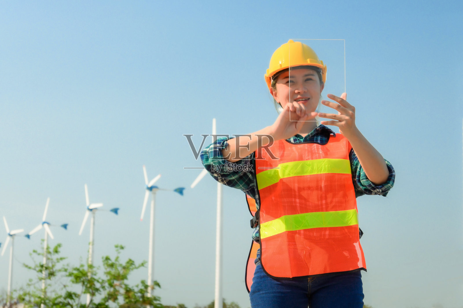 亚洲工程正在工作,现代全息技术,可再生能源风力涡轮机照片摄影图片