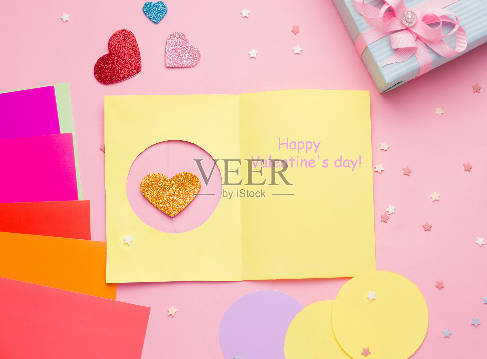 情人节快乐,一步步diy明信片。第五步,在明信片上签名照片摄影图片