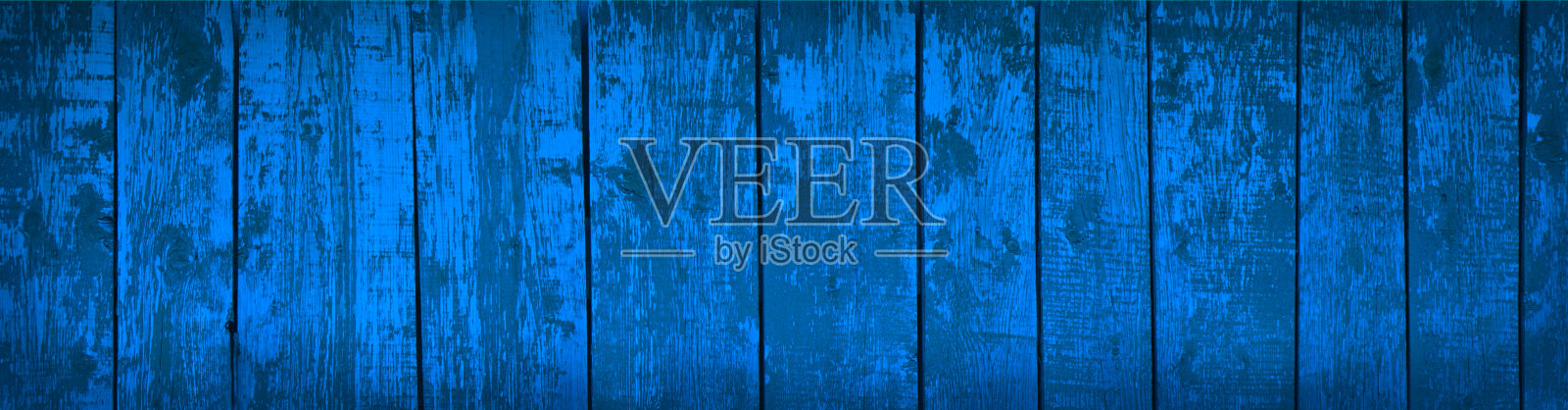 蓝色的木头纹理。深蓝色木制背景。垃圾横幅与着色纹理的旧油漆破旧的板。照片摄影图片