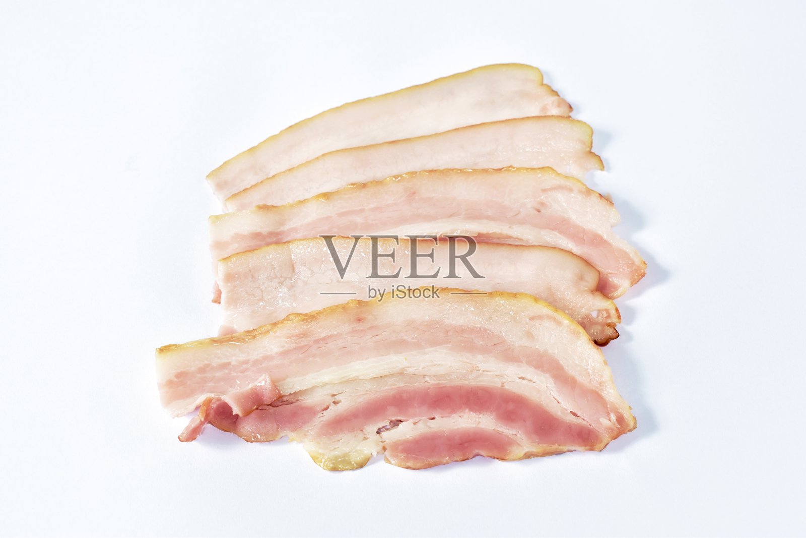 白底蒸猪肉培根片照片摄影图片