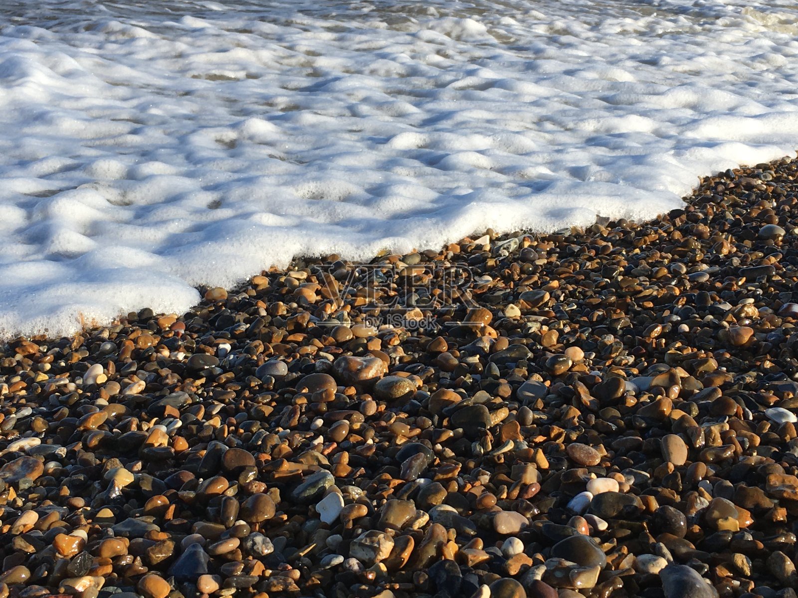 柯希海滩,沙砾,大海,海浪,水,蓝天,白云照片摄影图片