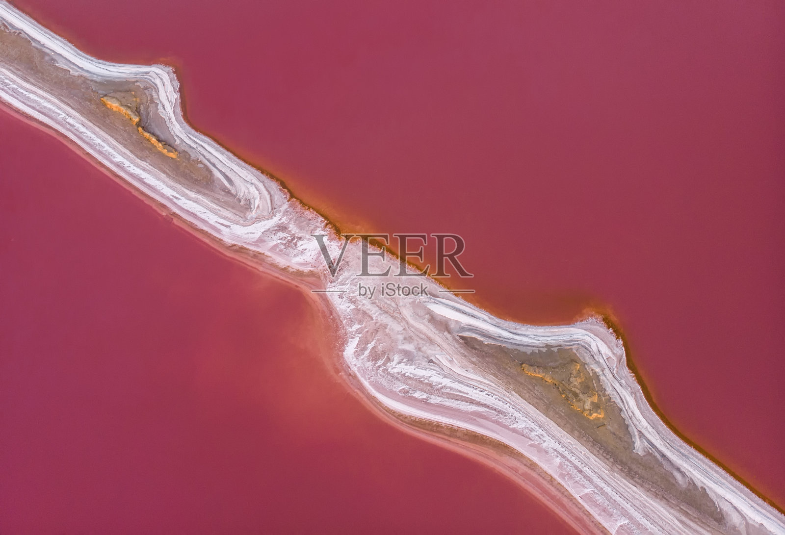 Sivash粉红水域中的岛屿照片摄影图片