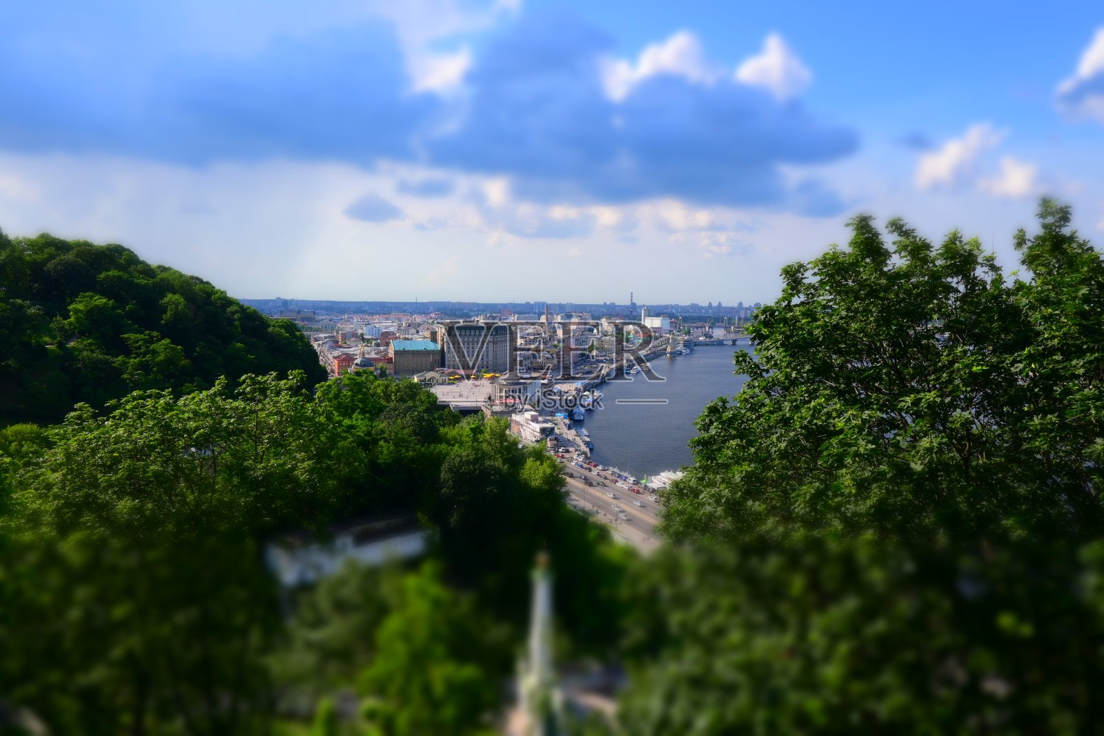 夏季城市全景微缩效果照片摄影图片