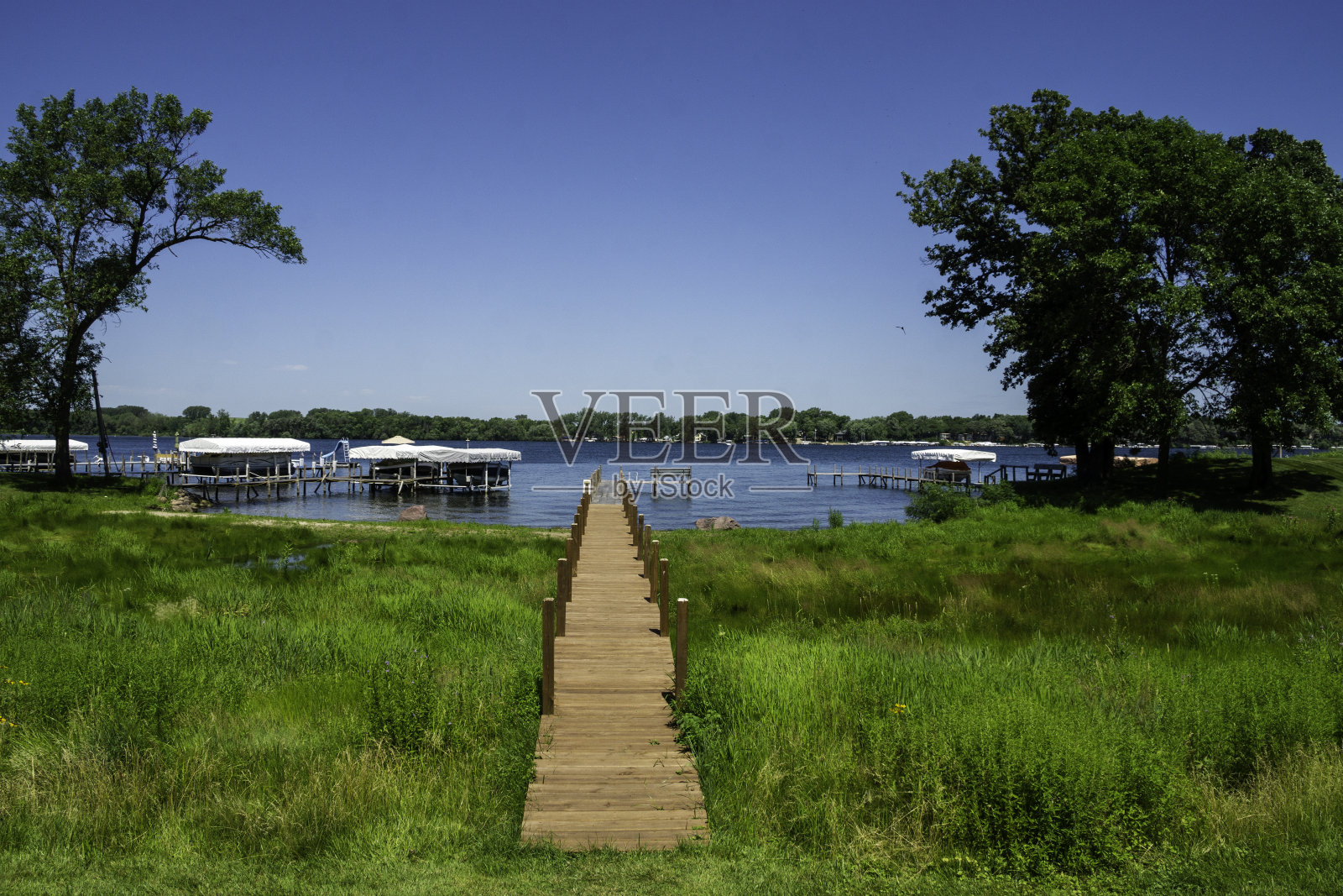 夏天爱荷华州的Okoboji湖照片摄影图片