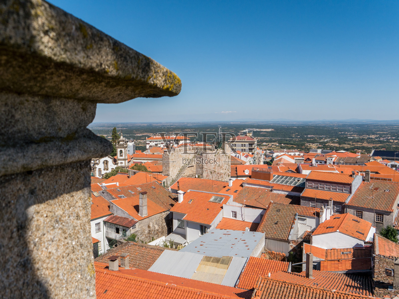从葡萄牙瓜尔达大教堂顶部俯瞰照片摄影图片