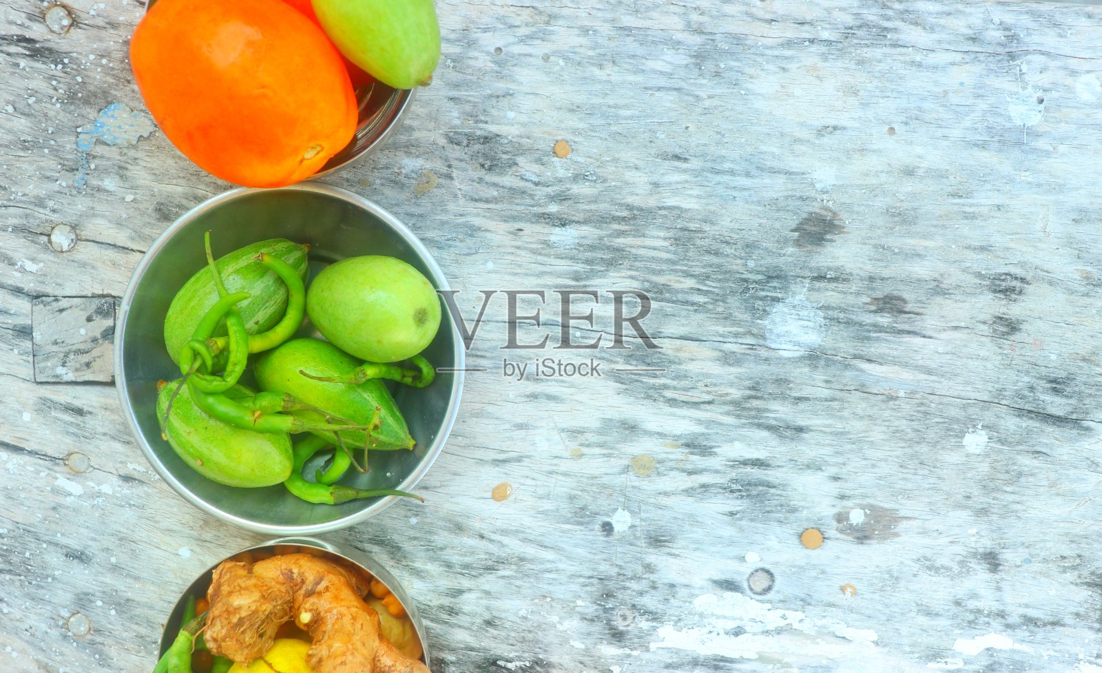 新鲜蔬菜在木凳户外照片照片摄影图片