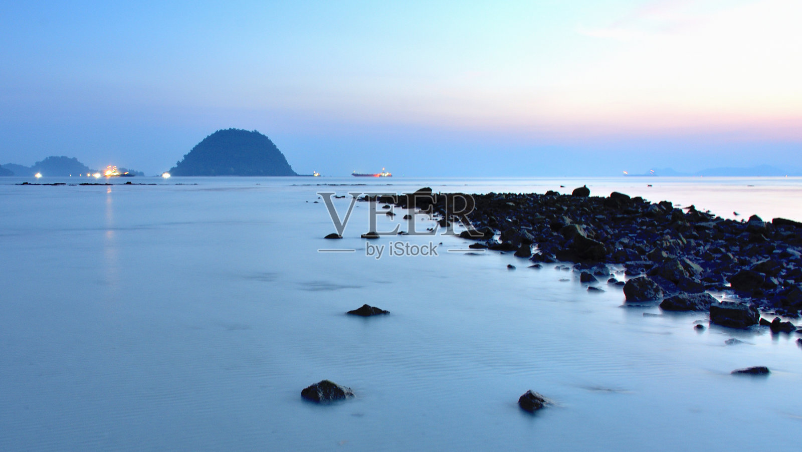 白色沙滩日落照片摄影图片