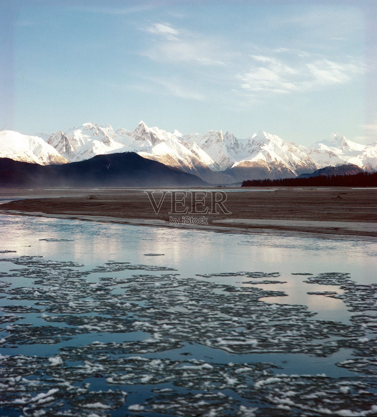 阿拉斯加Chilika湖结冰照片摄影图片