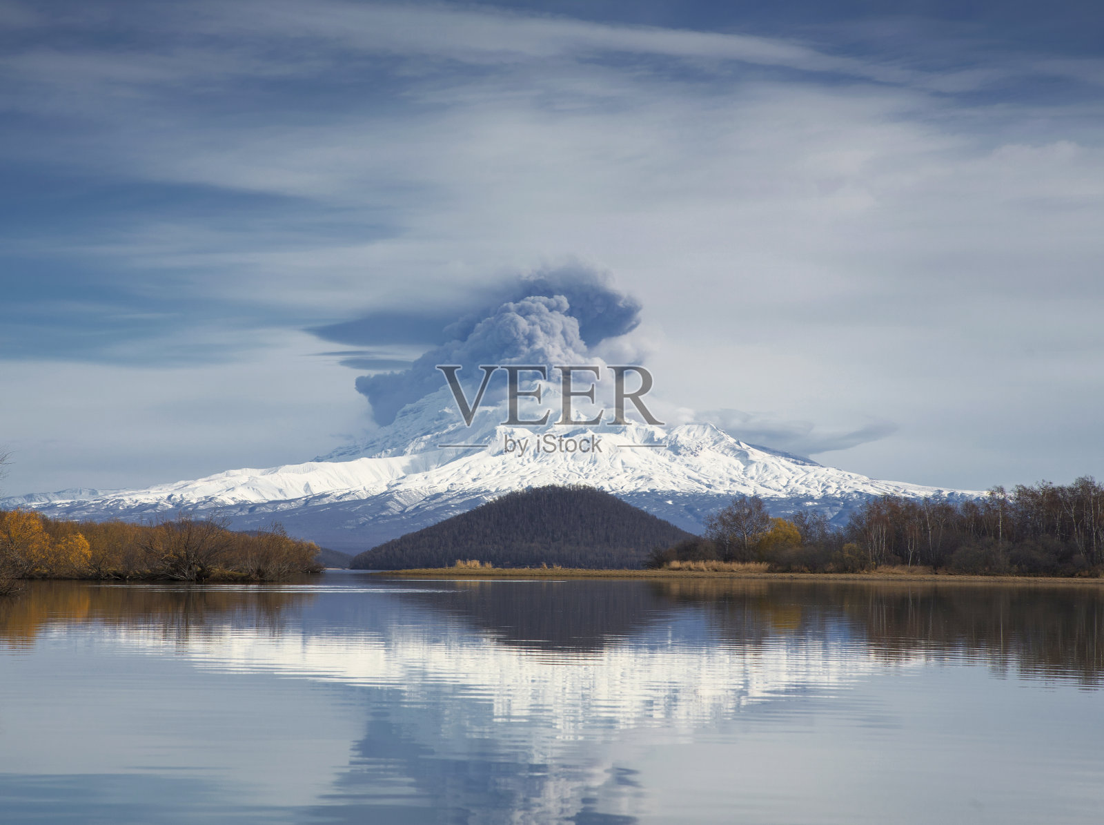 镜面反射照片摄影图片
