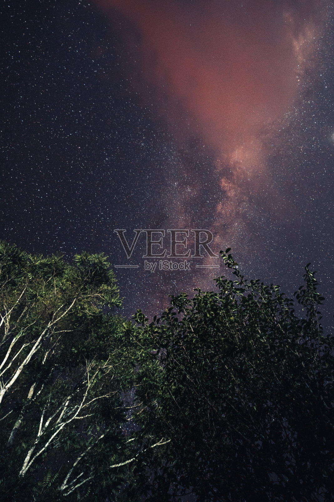 星系和恒星,夜空中的银河照片摄影图片