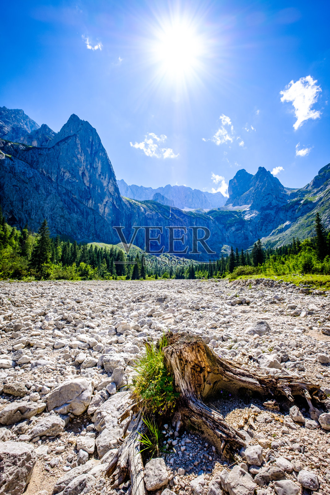 巴伐利亚州zugspitze山附近的著名酒店照片摄影图片