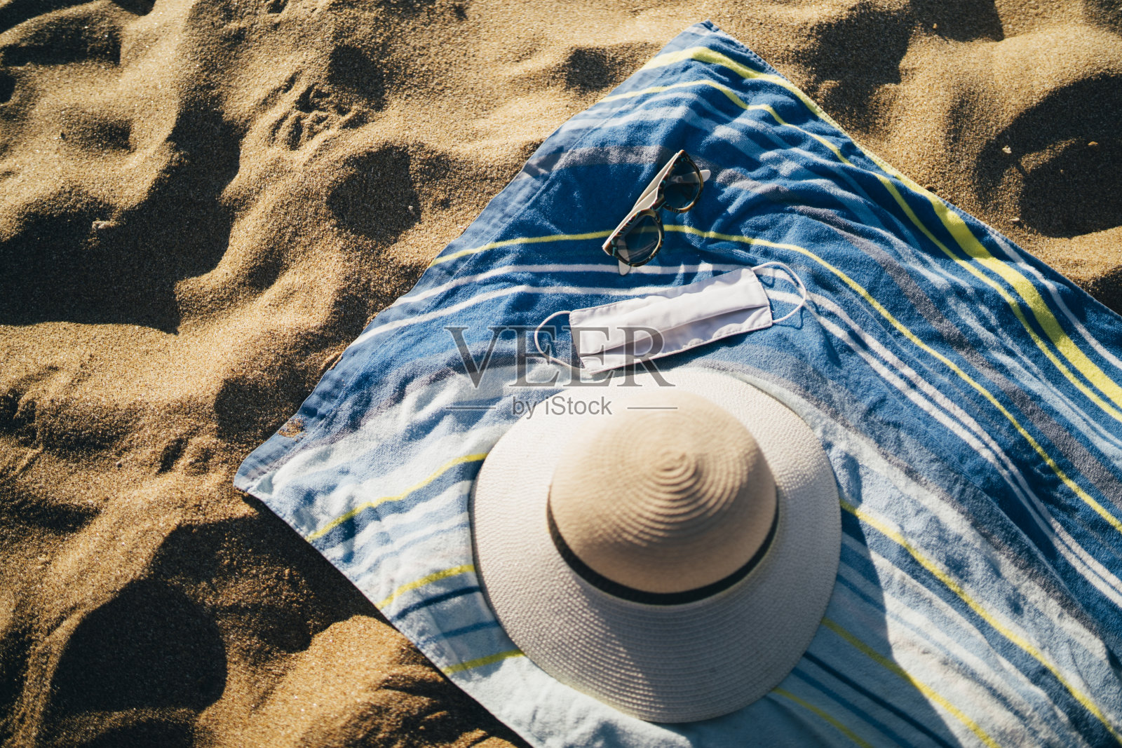 沙滩上新常态的旅游和度假照片摄影图片