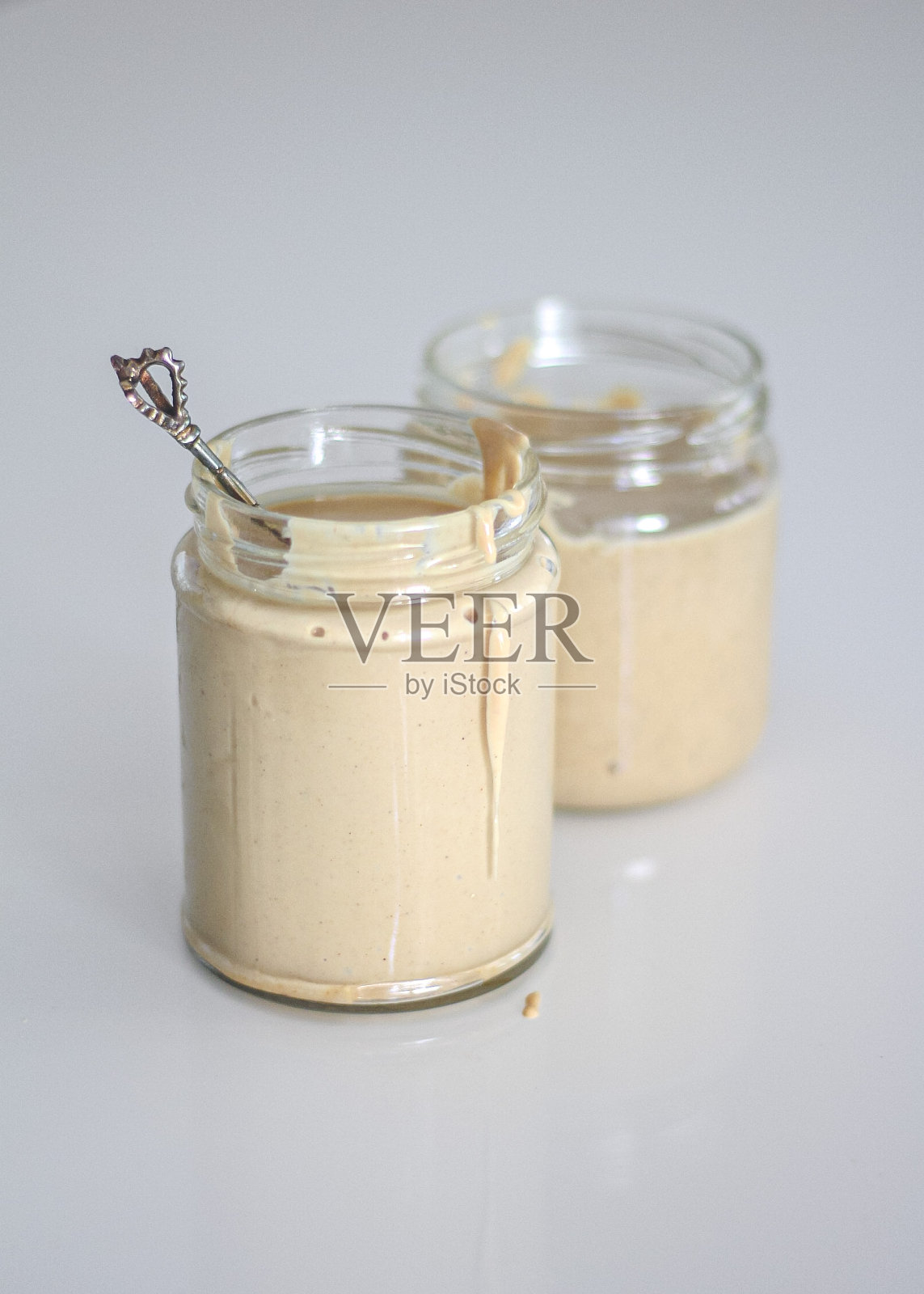 带点滴的腰果黄油照片摄影图片