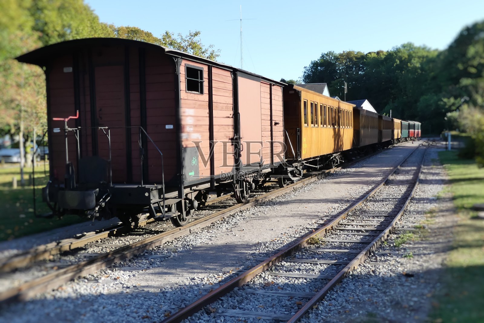 旧火车停在火车站照片摄影图片