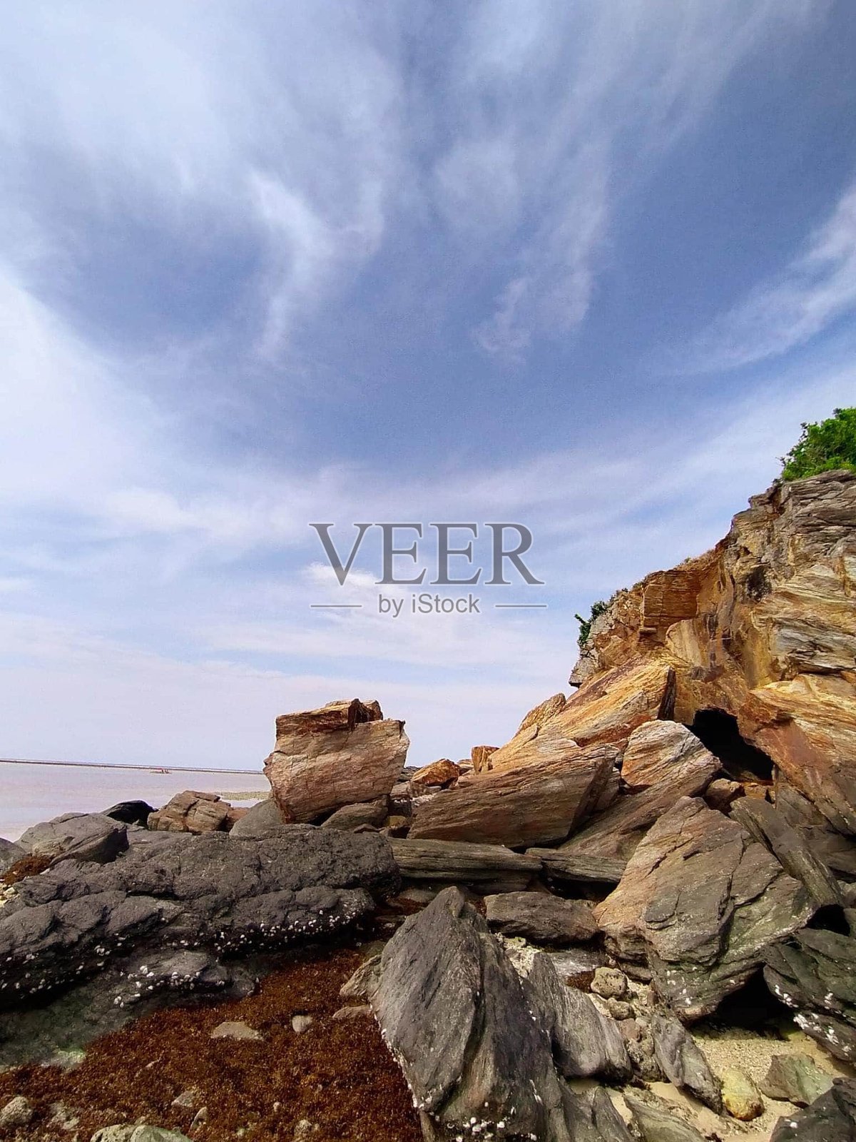 俯瞰大海的岩石照片摄影图片