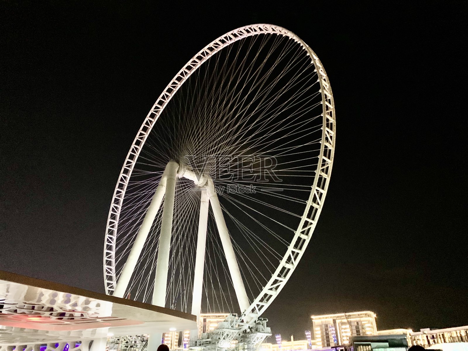 迪拜巨型摩天轮夜景照片摄影图片