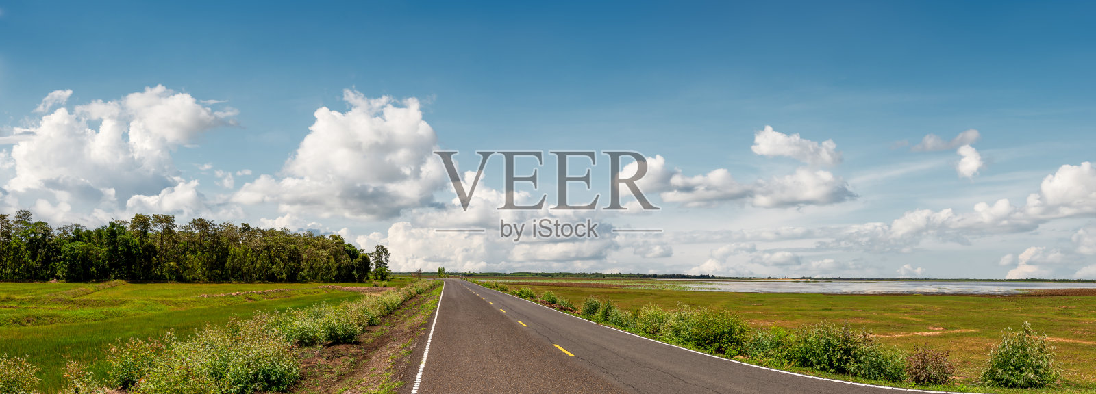 当地路面道路照片摄影图片