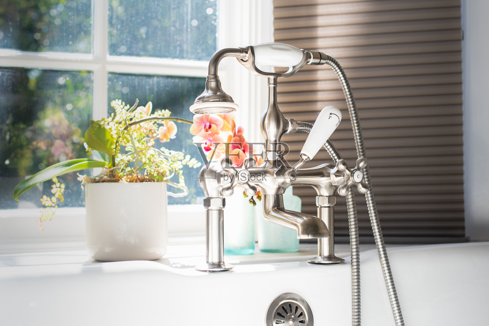 浴缸和古董器具照片摄影图片