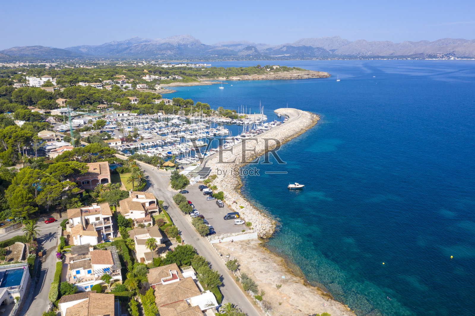 位于波伦萨湾的阿尔库迪亚海岸照片摄影图片