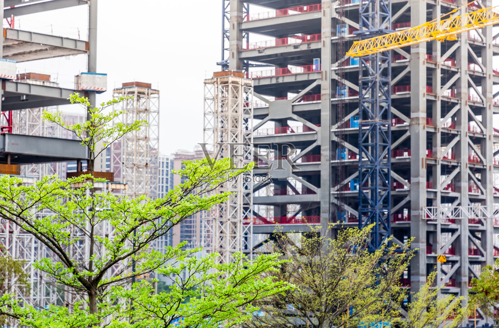 多幢摩天大楼建筑工地的外墙照片摄影图片