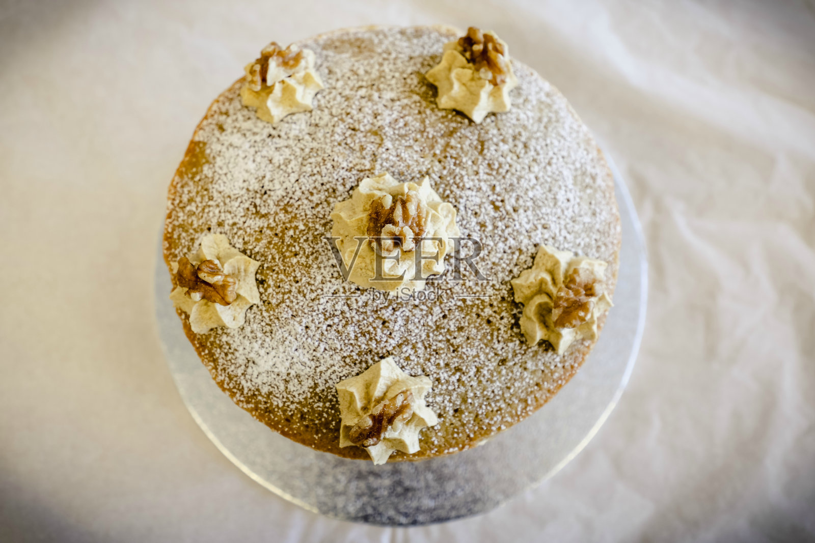 咖啡核桃蛋糕照片摄影图片