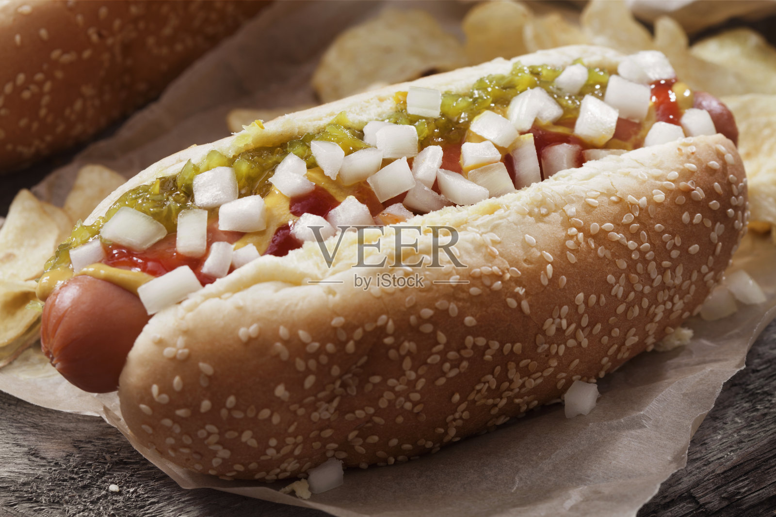 经典棒球场热狗配薯片照片摄影图片