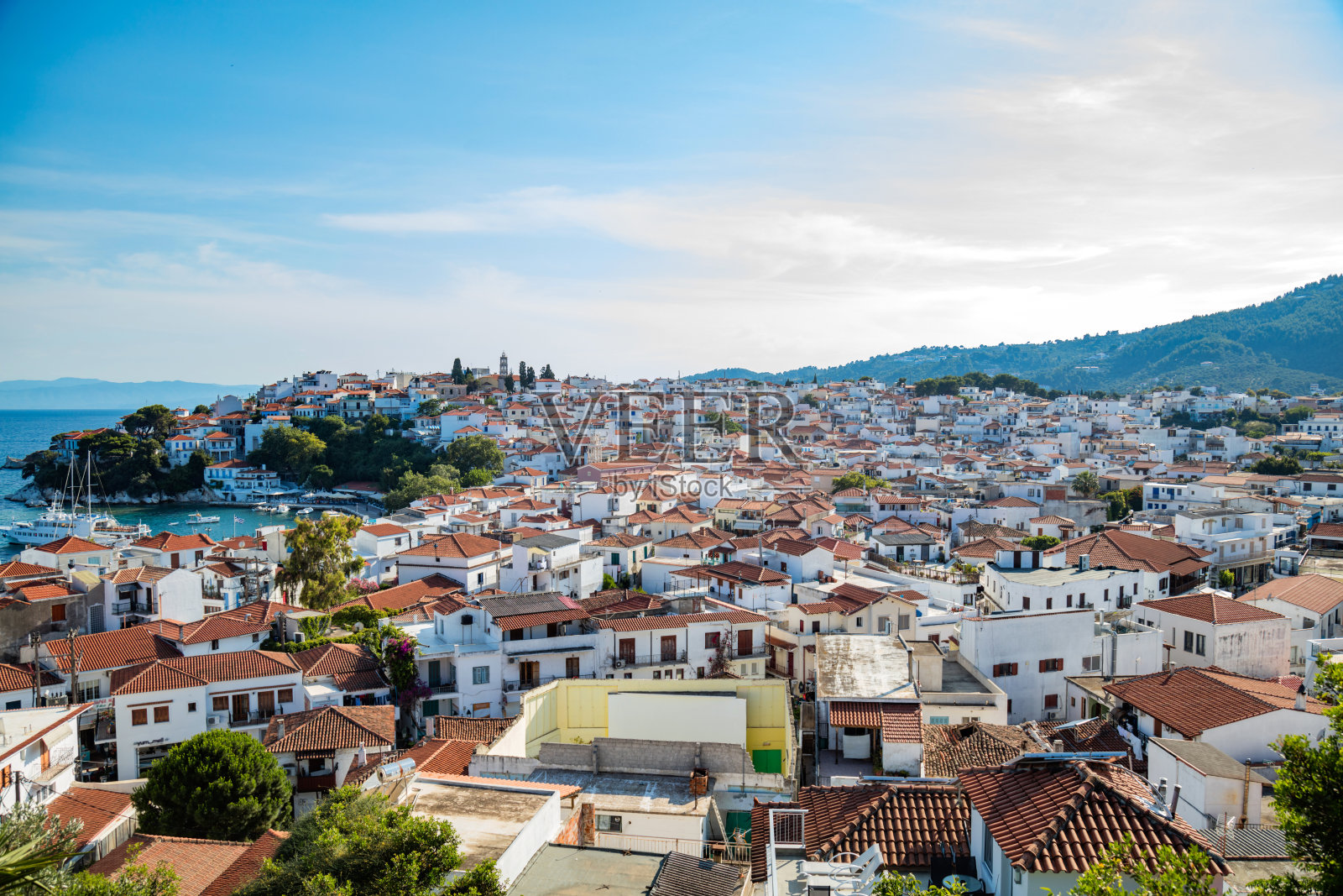 斯基亚索斯岛全景-美丽的地中海希腊岛。照片摄影图片