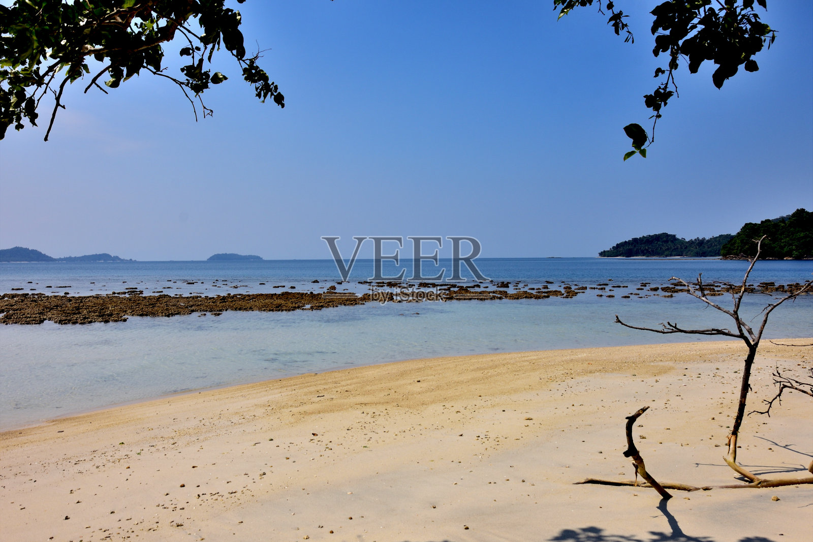 海滩和白沙照片摄影图片