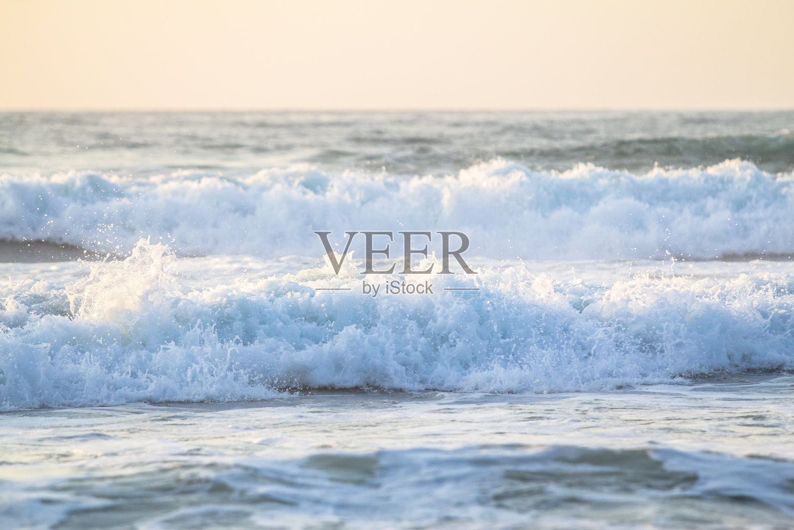 蓝色的大海浪照片摄影图片