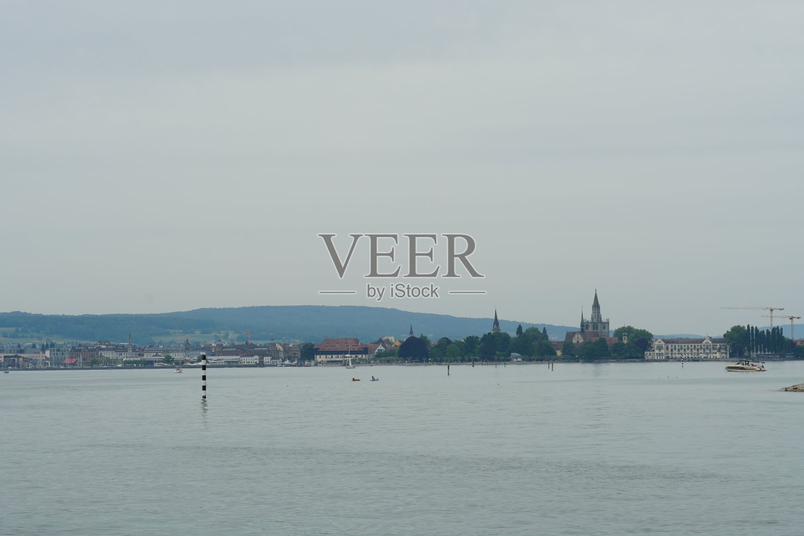 德国康斯坦茨市康斯坦茨湖沿岸的各种建筑。照片摄影图片