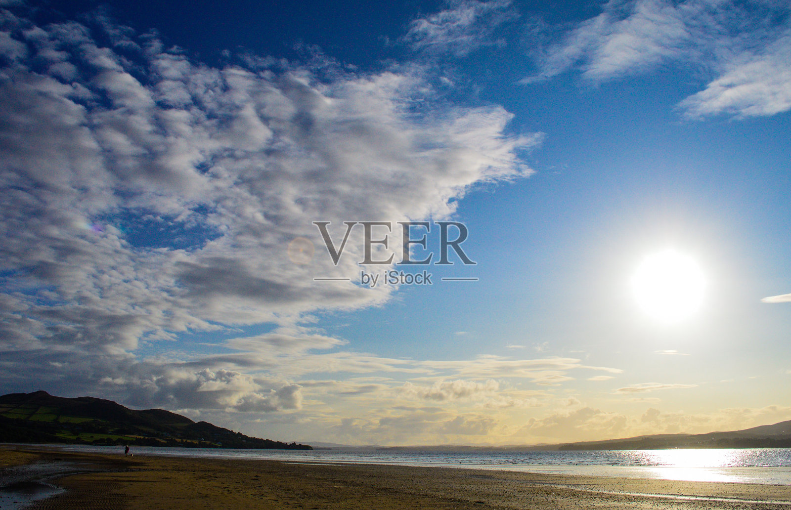 海面上落日的倒影照片摄影图片